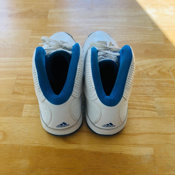 Basketball Shoes - Picture 4 of 6